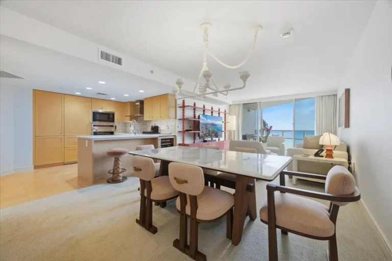 223 Saratoga Rd #2015