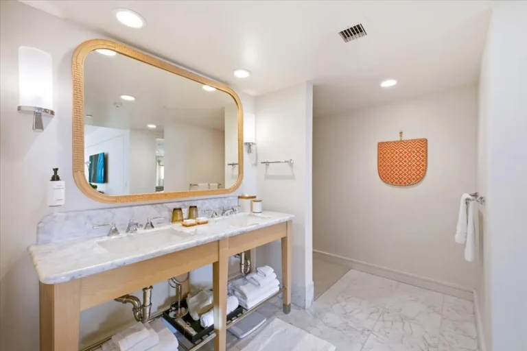 223 Saratoga Rd #2015