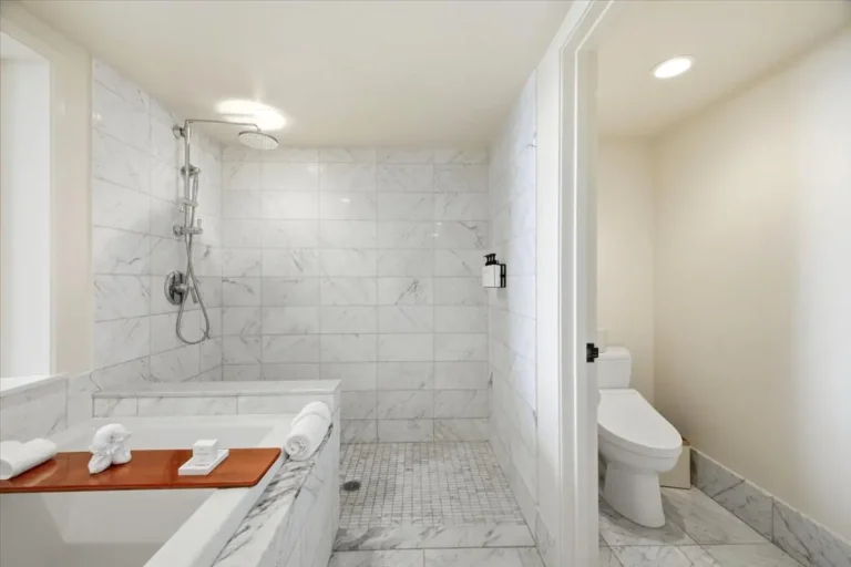 223 Saratoga Rd #2015