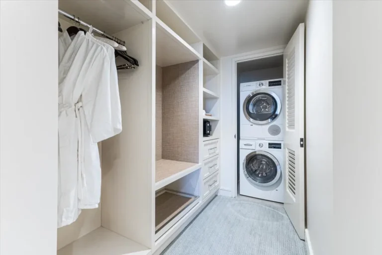 223 Saratoga Rd #2015