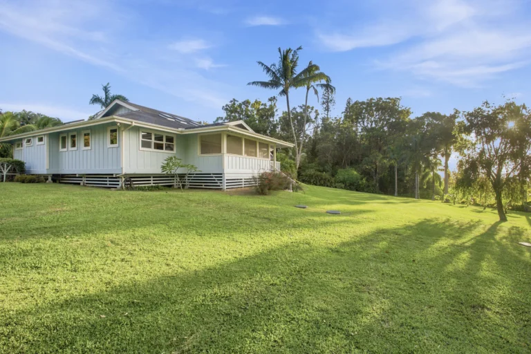 1101 Kauhikoa Rd, Haiku HI 96708