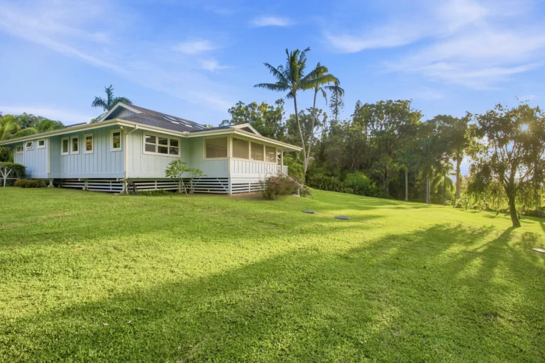 1101 Kauhikoa Rd, Haiku HI 96708