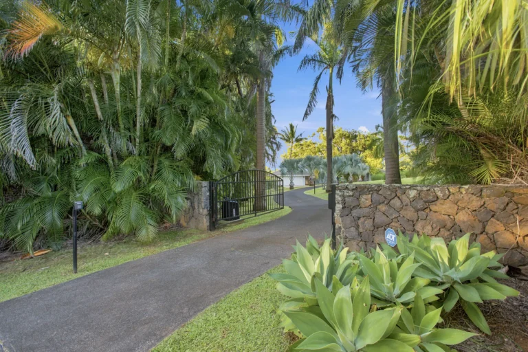 1101 Kauhikoa Rd, Haiku HI 96708