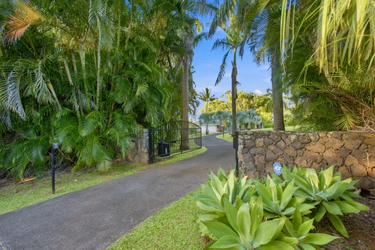 1101 Kauhikoa Rd, Haiku HI 96708