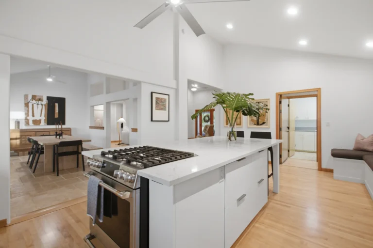 1101 Kauhikoa Rd, Haiku HI 96708