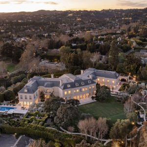4740 SW 80th St $15,995,000 / 10 Baths / 0.87 Acres